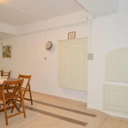 Milos Kardapis Ground Floor